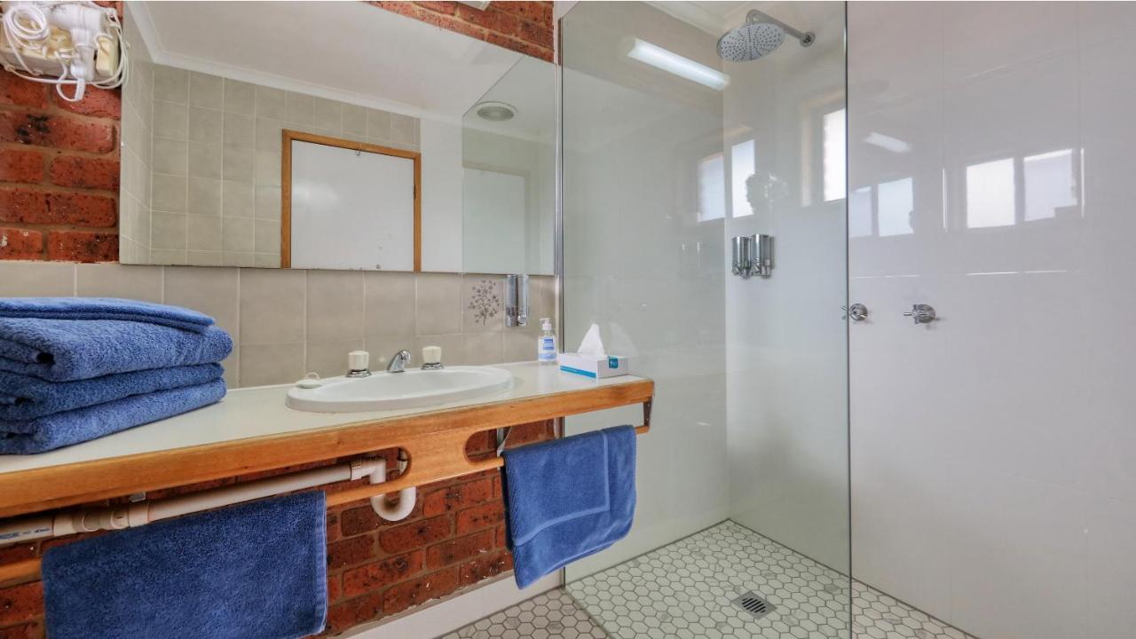 Tooleybuc Club Motor Inn Ngoại thất bức ảnh
