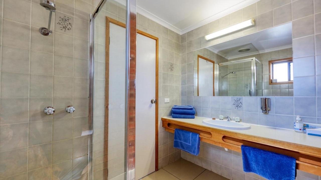 Tooleybuc Club Motor Inn Ngoại thất bức ảnh